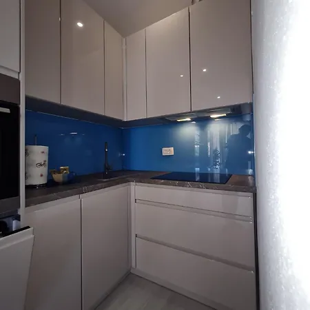 Lägenhet Luxury Ani Ii With Jacuzzi