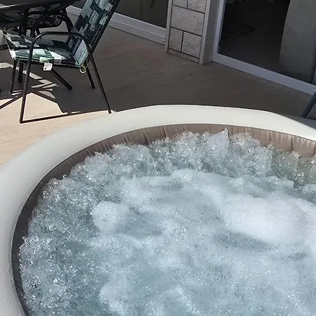 Lägenhet Luxury Ani Ii With Jacuzzi