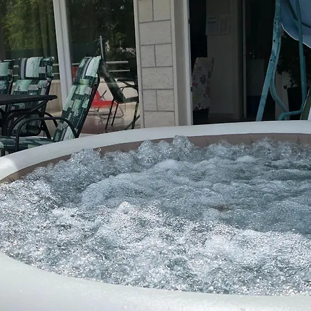 Luxury Ani Ii With Jacuzzi Lägenhet