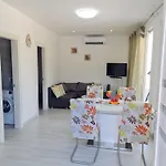 Luxury Ani Ii With Jacuzzi Apartment Sutivan