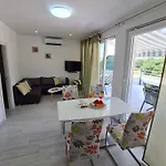 Luxury Ani Ii With Jacuzzi Apartment Sutivan