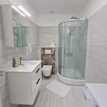 Luxury Ani Ii With Jacuzzi Sutivan