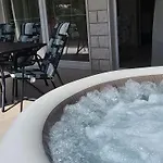 Luxury Ani Ii With Jacuzzi Apartment *