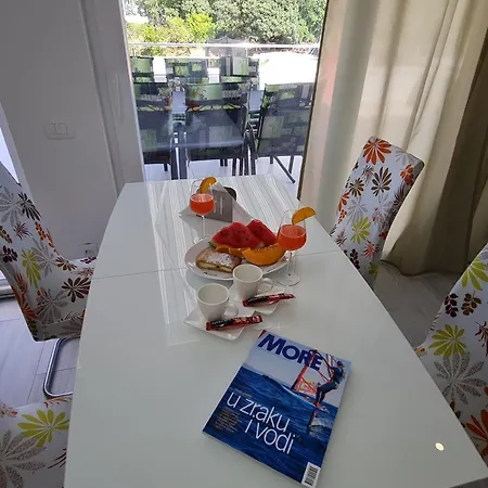 Appartement Luxury Ani Ii With Jacuzzi Sutivan