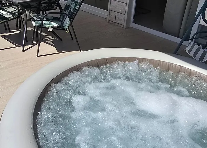 شقة Luxury Ani Ii With Jacuzzi