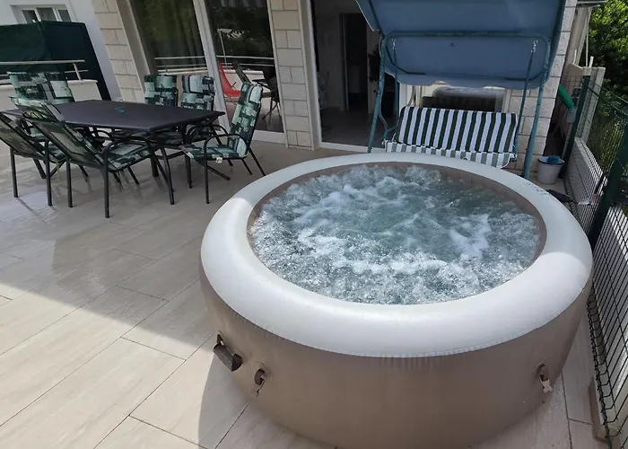 شقة Luxury Ani Ii With Jacuzzi