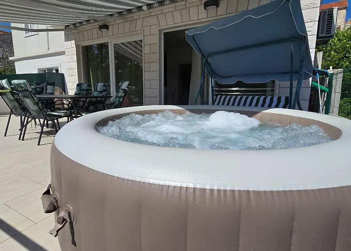 Luxury Ani Ii With Jacuzzi شقة *